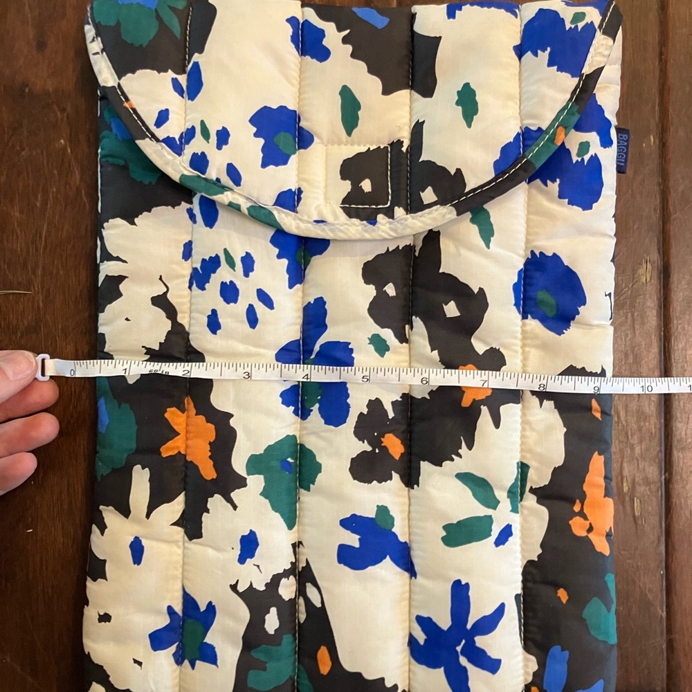 BAGGU iPad or laptop sleeve - Picture 2 of 6